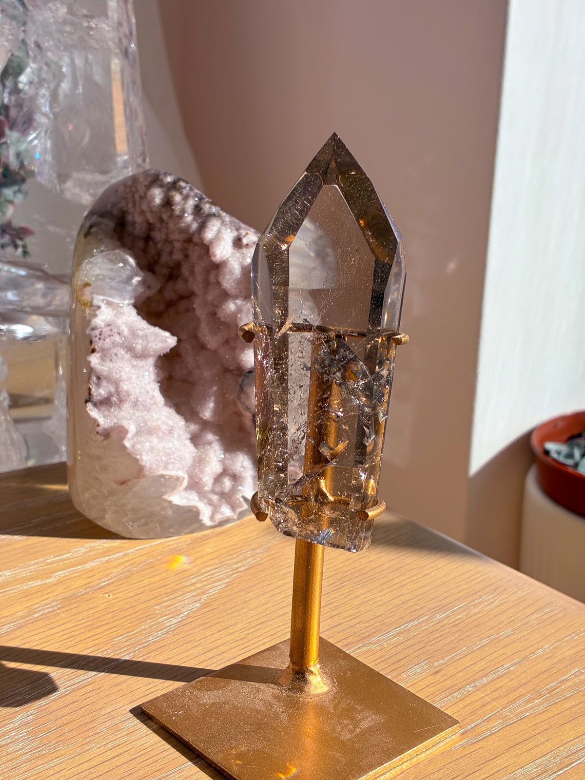 Smokey Lemurian on stand