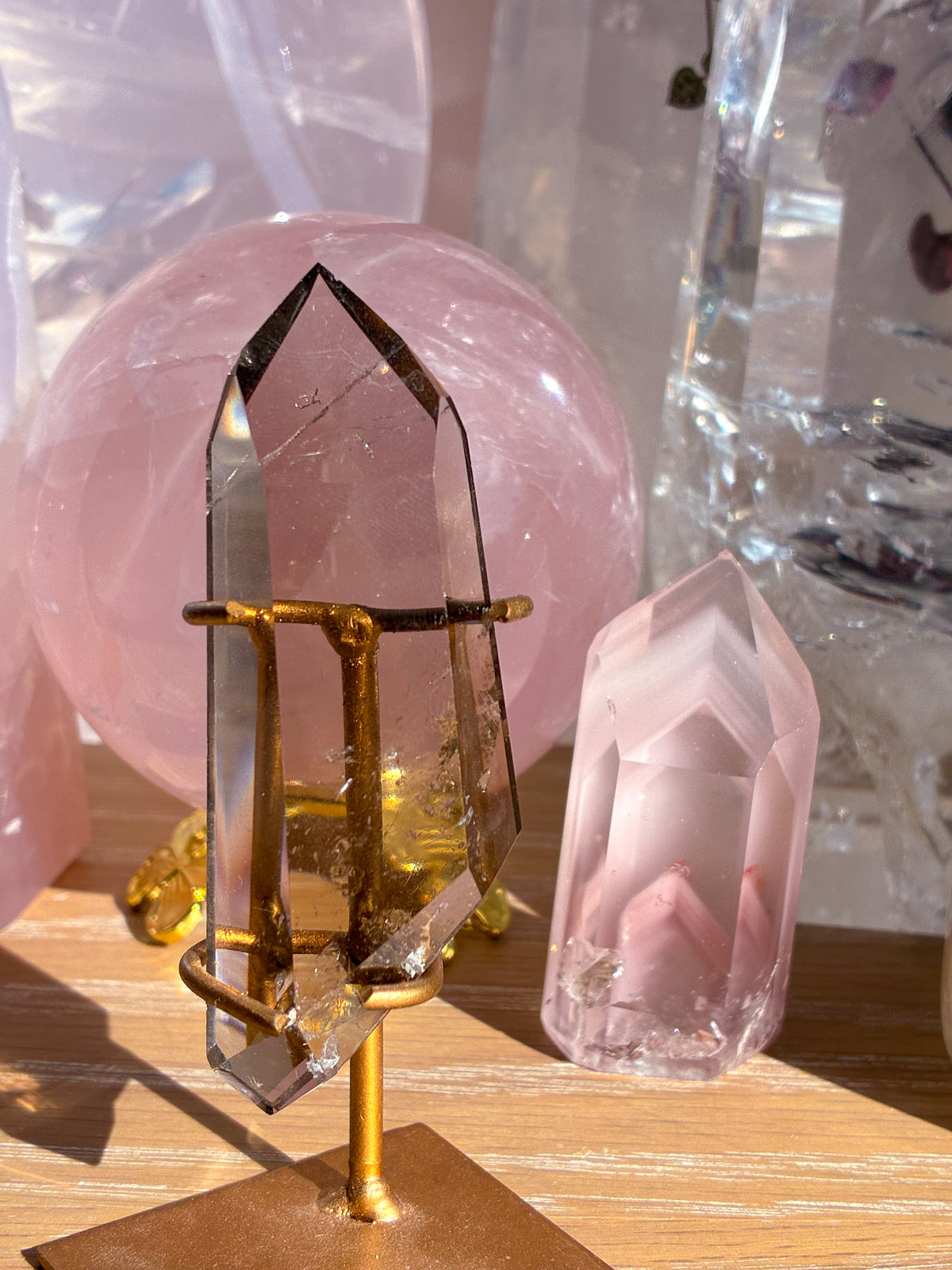 Smokey Lemurian on stand