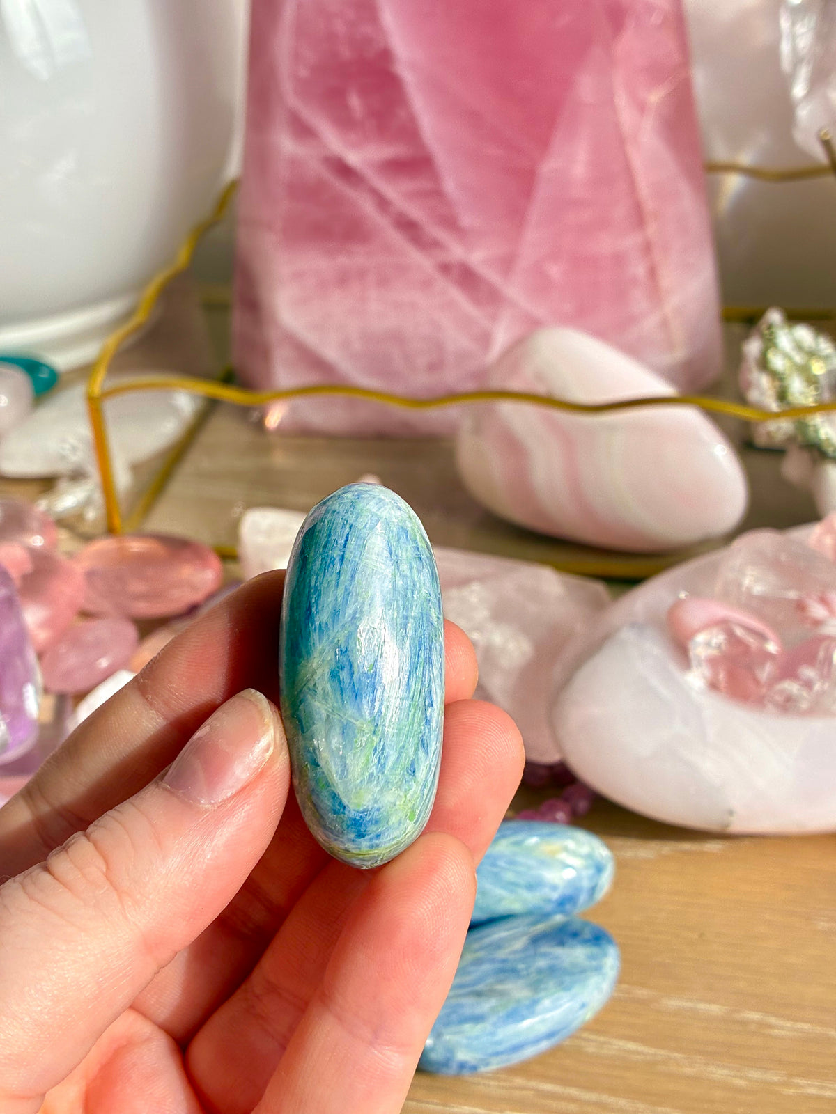 Kyanite lingham