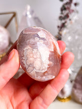 Load image into Gallery viewer, Flower Agate Palmstone
