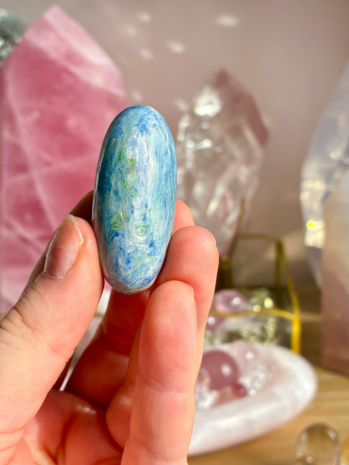Kyanite lingham