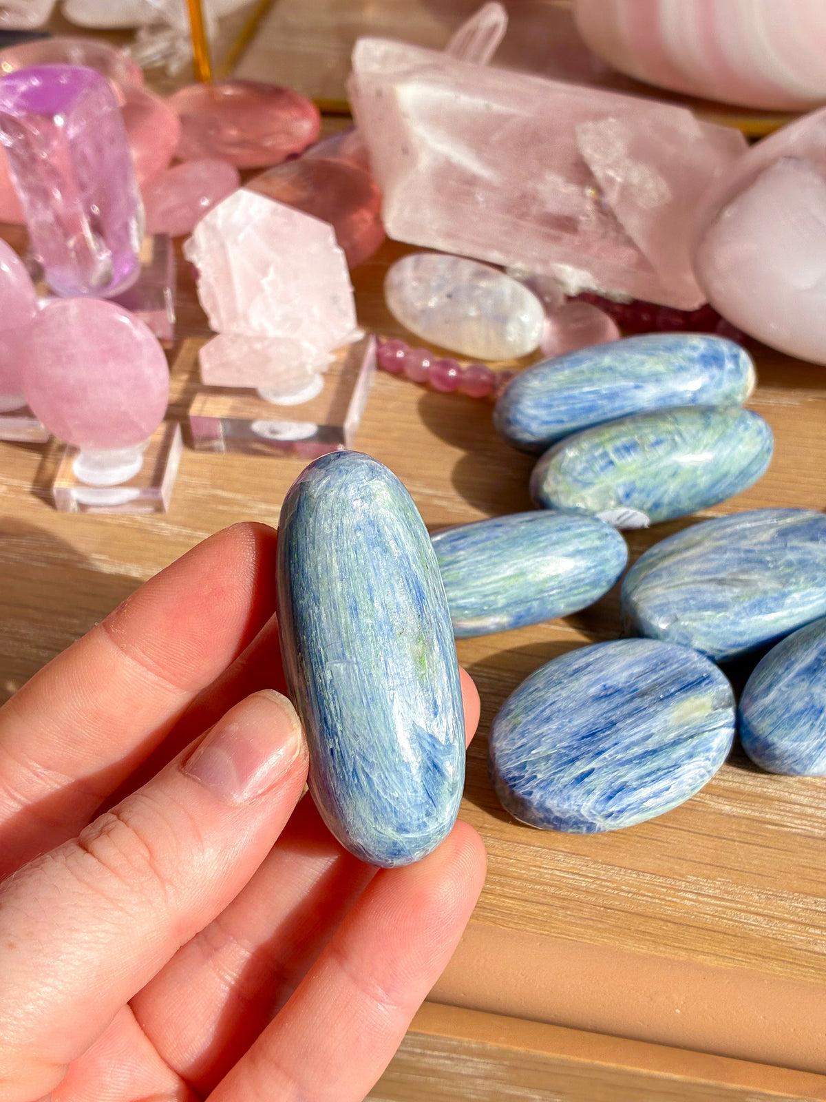 Kyanite lingham