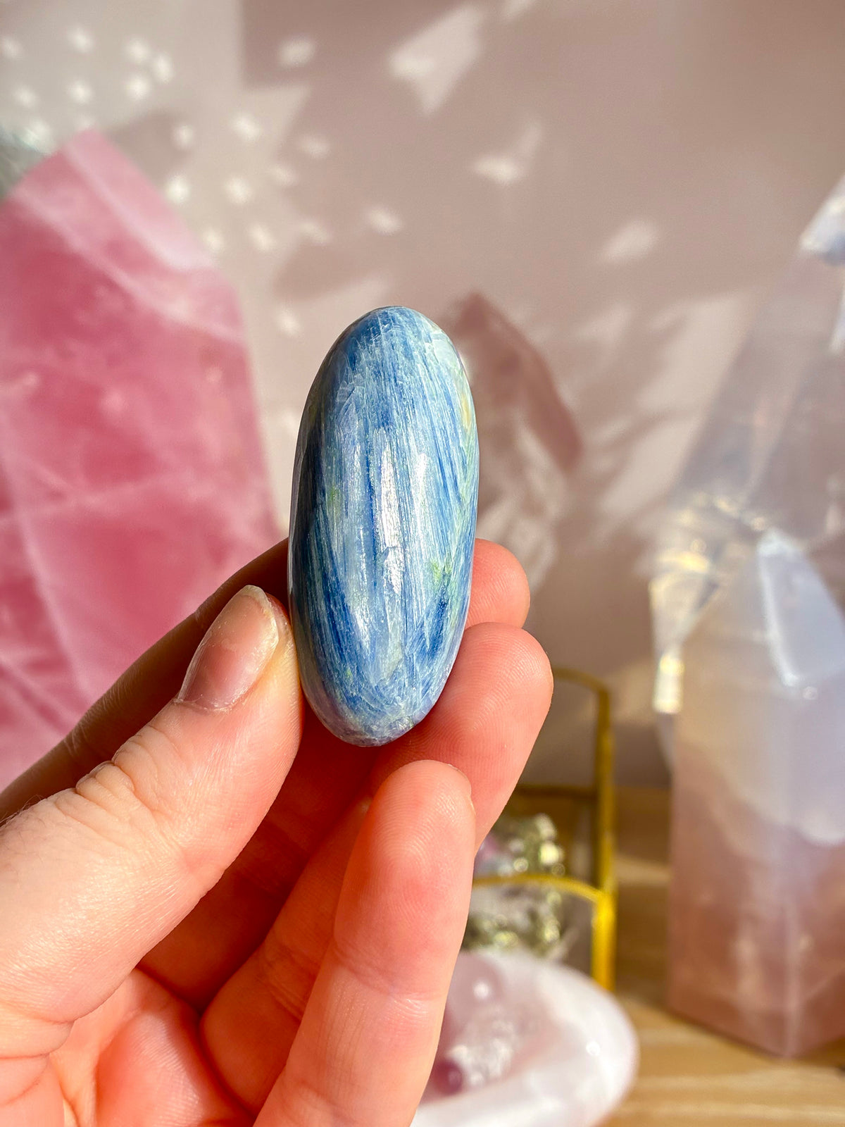 Kyanite lingham