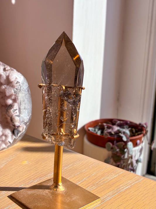 Smokey Lemurian on stand