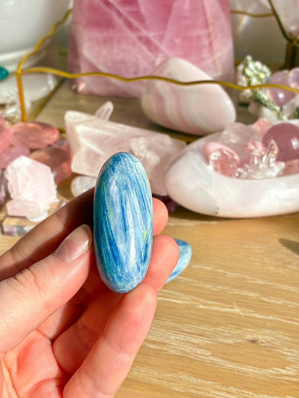 Kyanite lingham