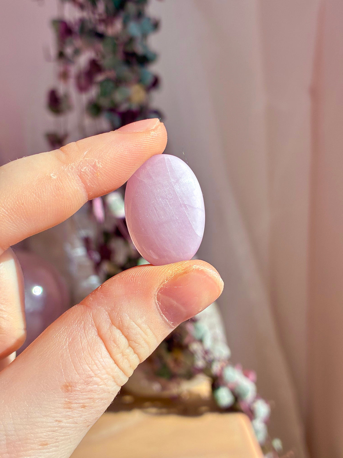 Kunzite palmstone