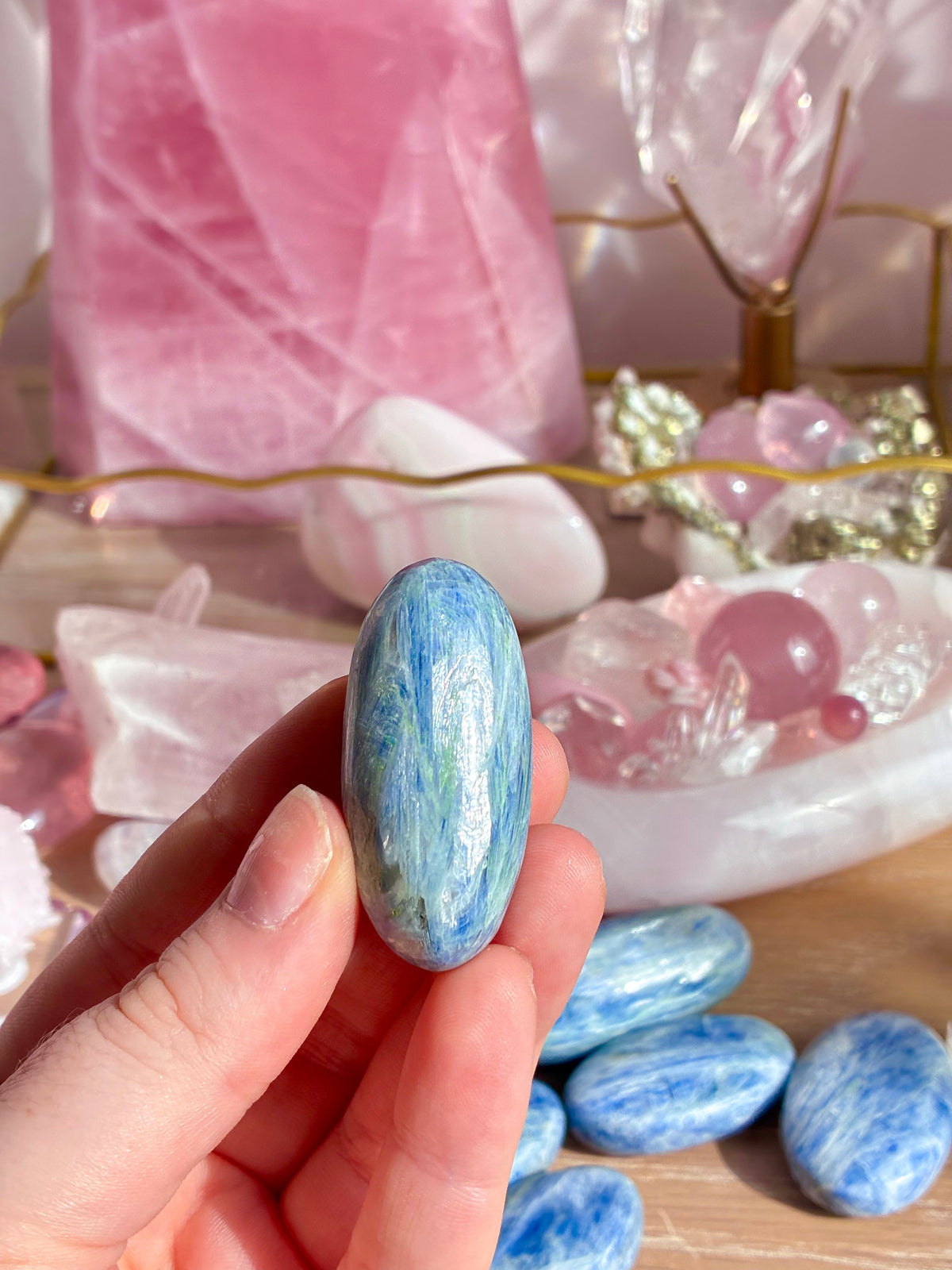 Kyanite lingham