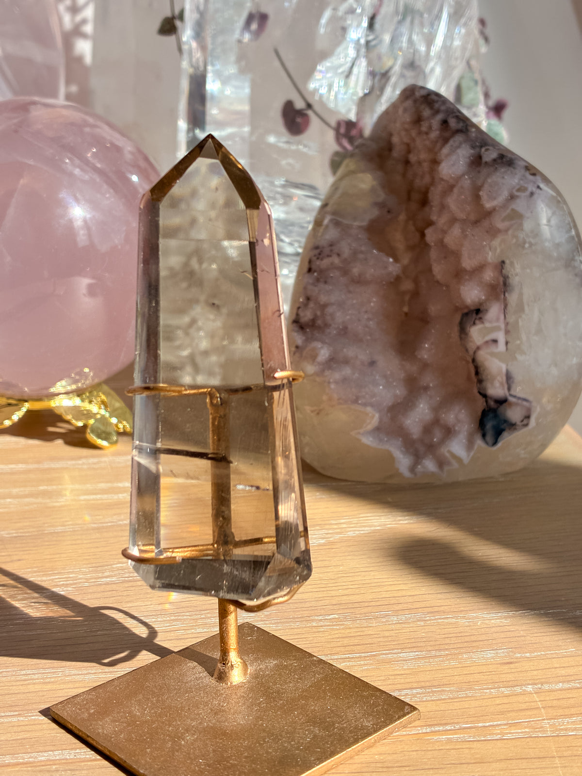 Smokey Lemurian on stand