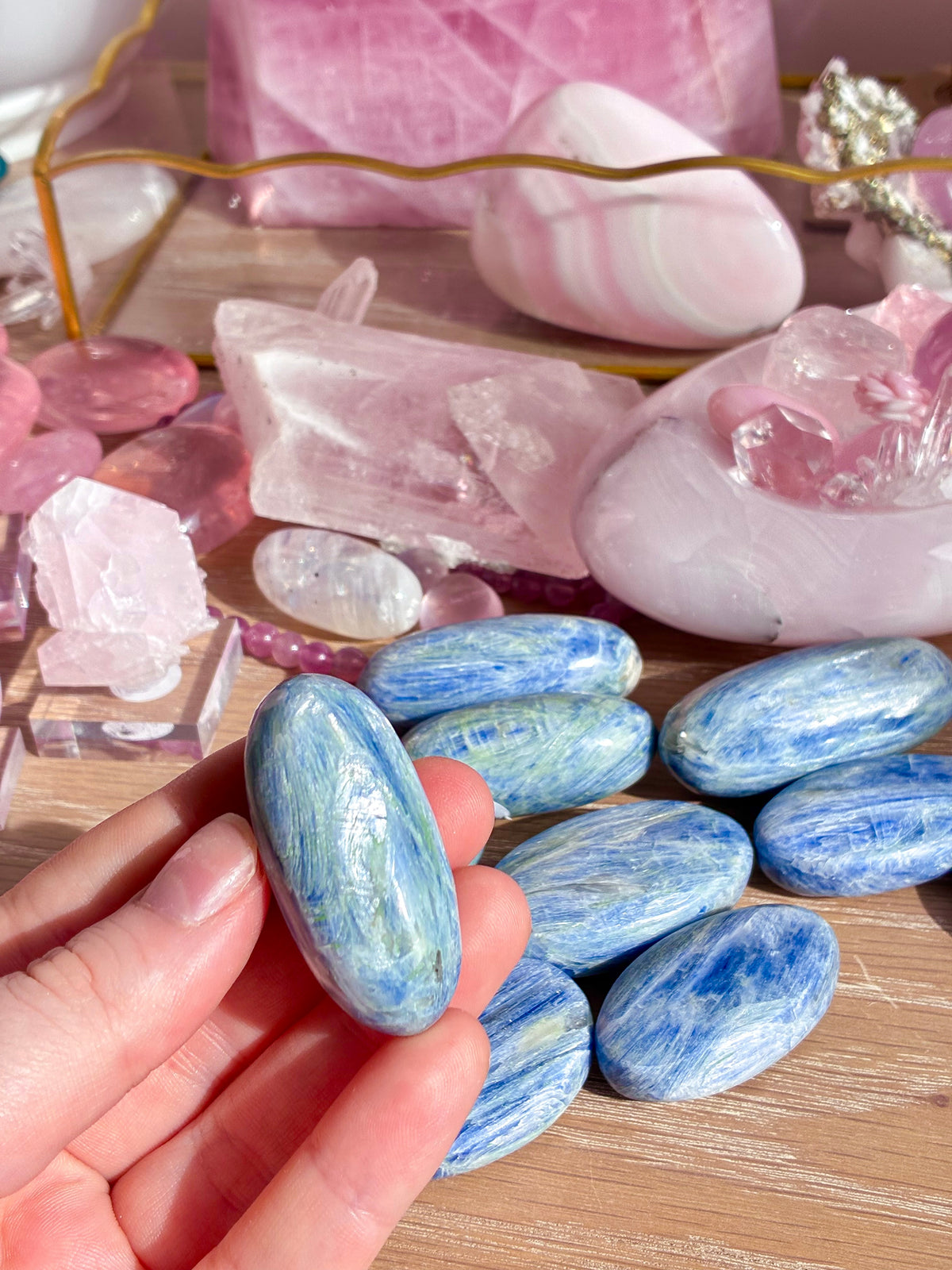 Kyanite lingham