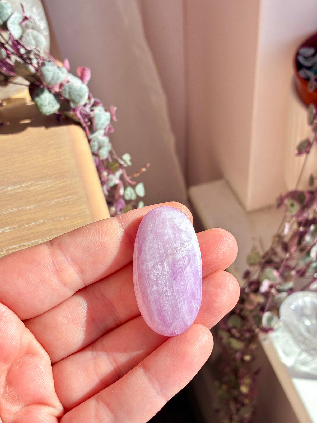 Kunzite palmstone