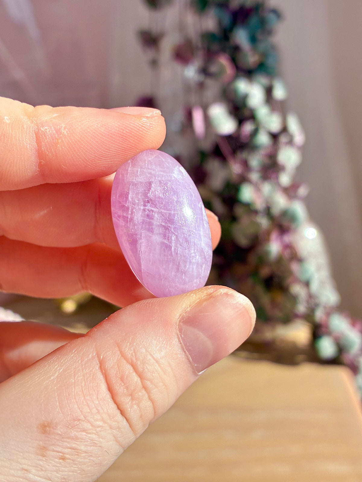 Kunzite palmstone