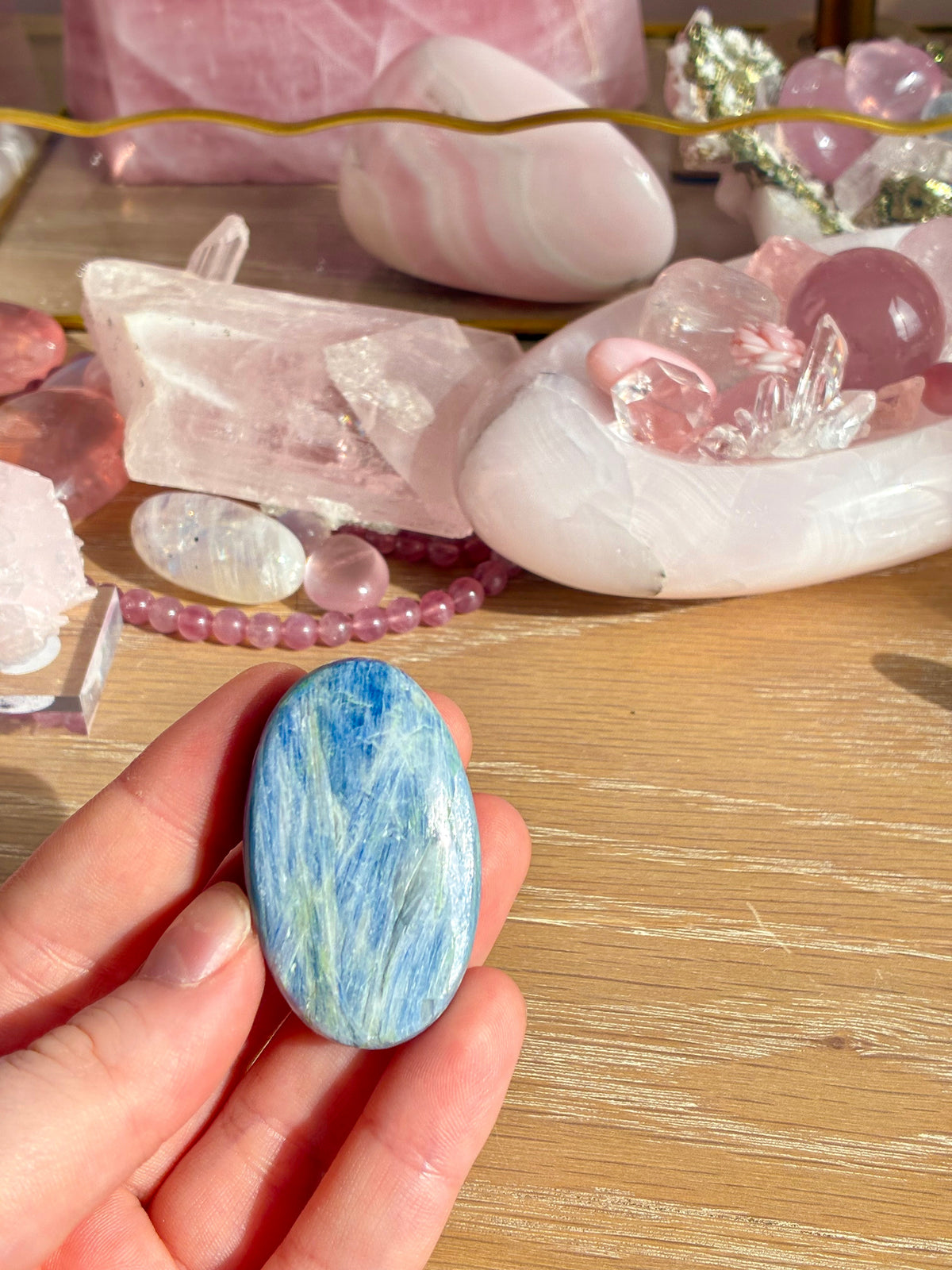 Kyanite palm