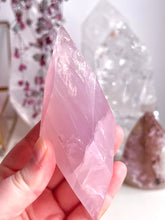 Load image into Gallery viewer, Faceted rose quartz
