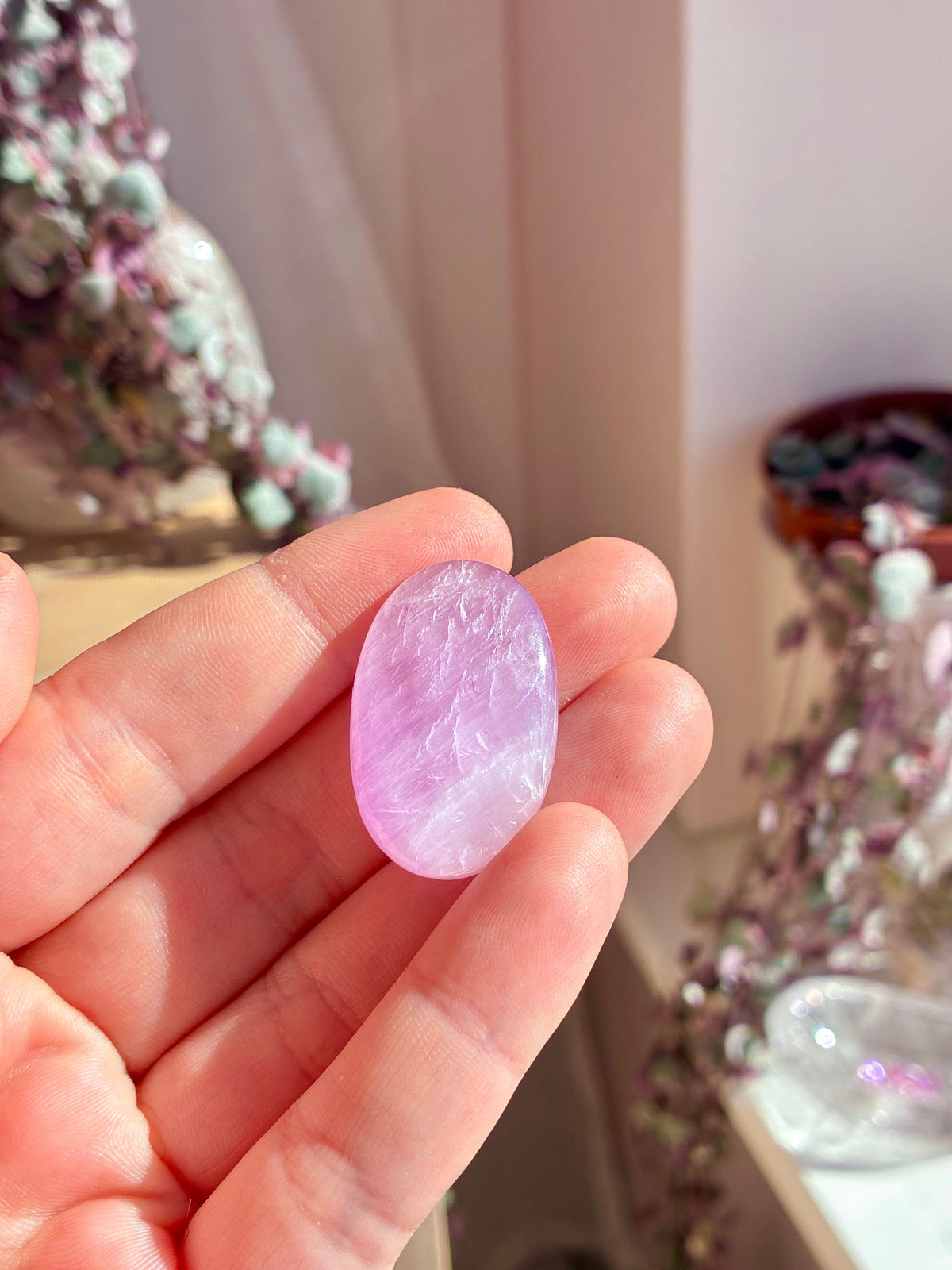 Kunzite palmstone