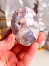 Load image into Gallery viewer, Flower agate palmstone
