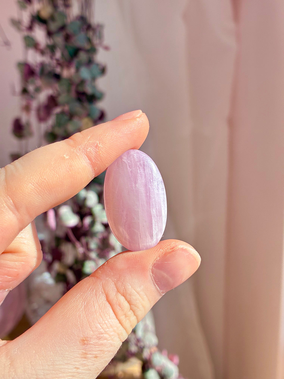 Kunzite palmstone