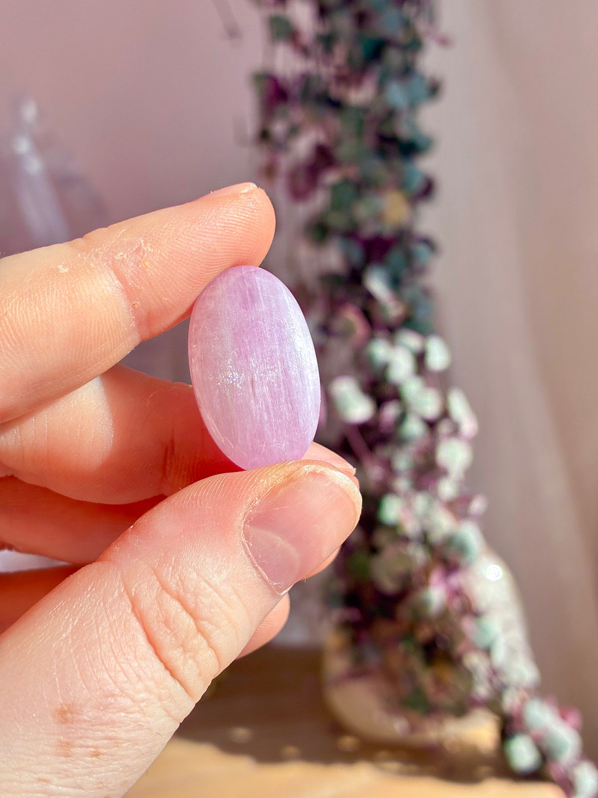 Kunzite palmstone