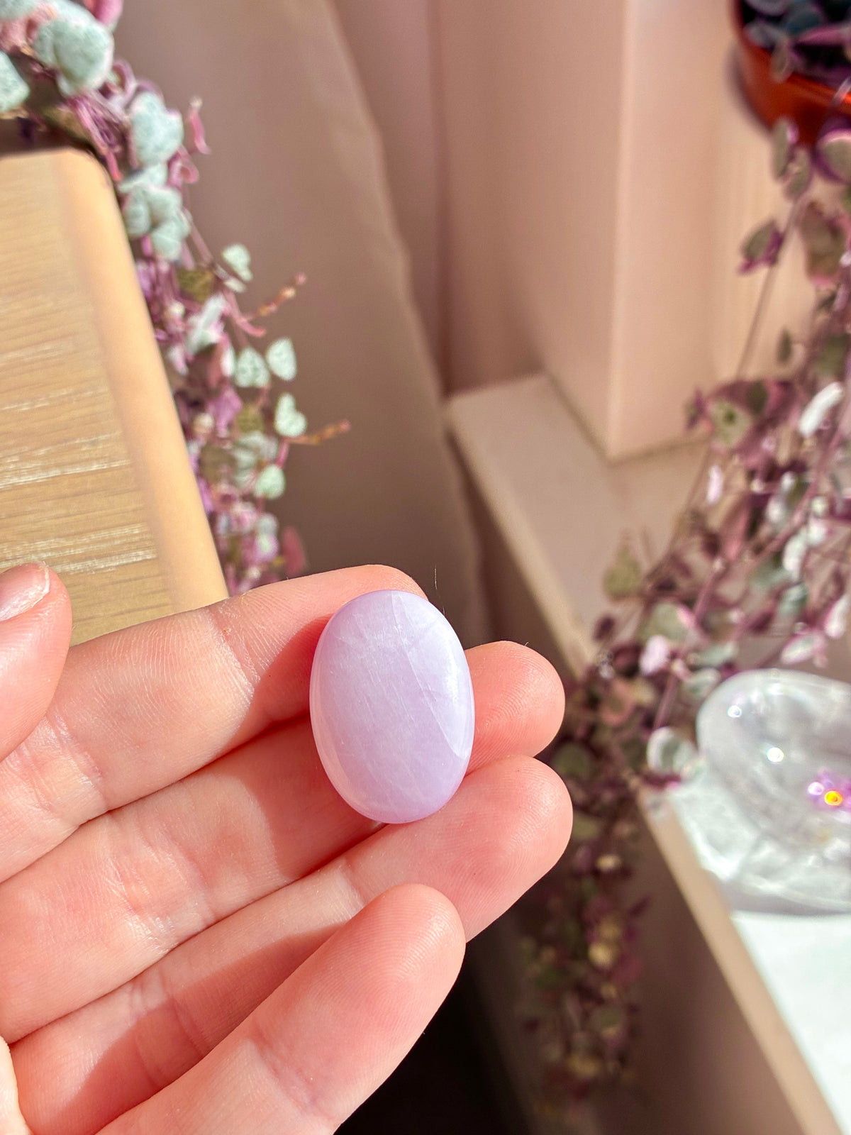 Kunzite palmstone