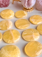 Load image into Gallery viewer, Intuitively chosen Lemon Calcite
