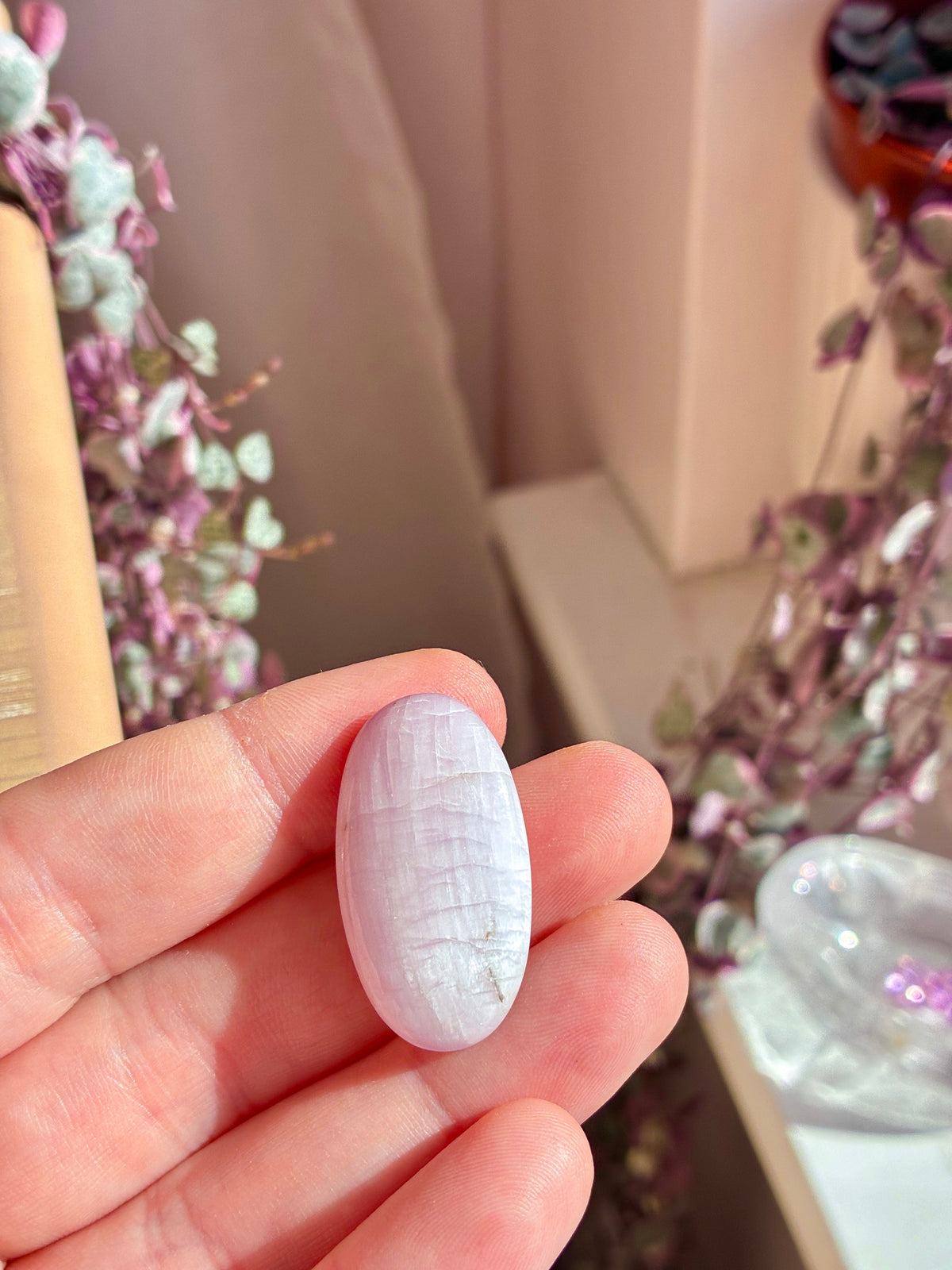 Kunzite palmstone