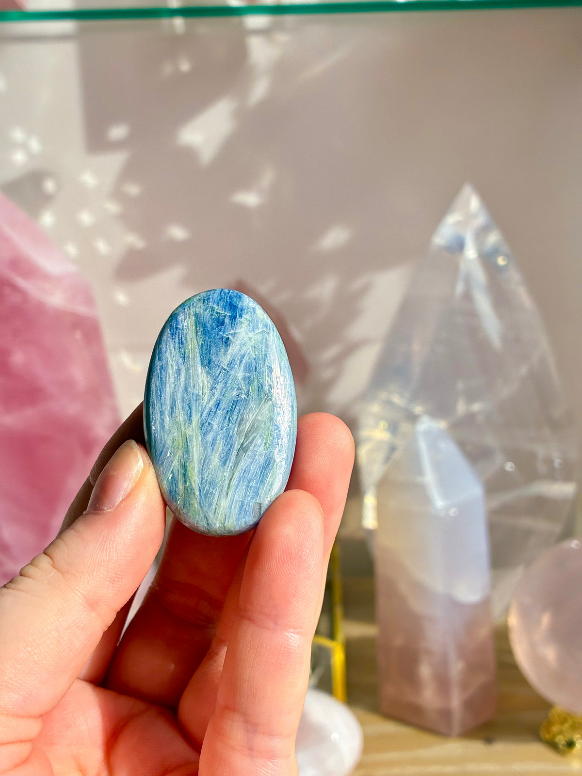 Kyanite palm