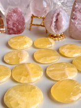 Load image into Gallery viewer, Intuitively chosen Lemon Calcite
