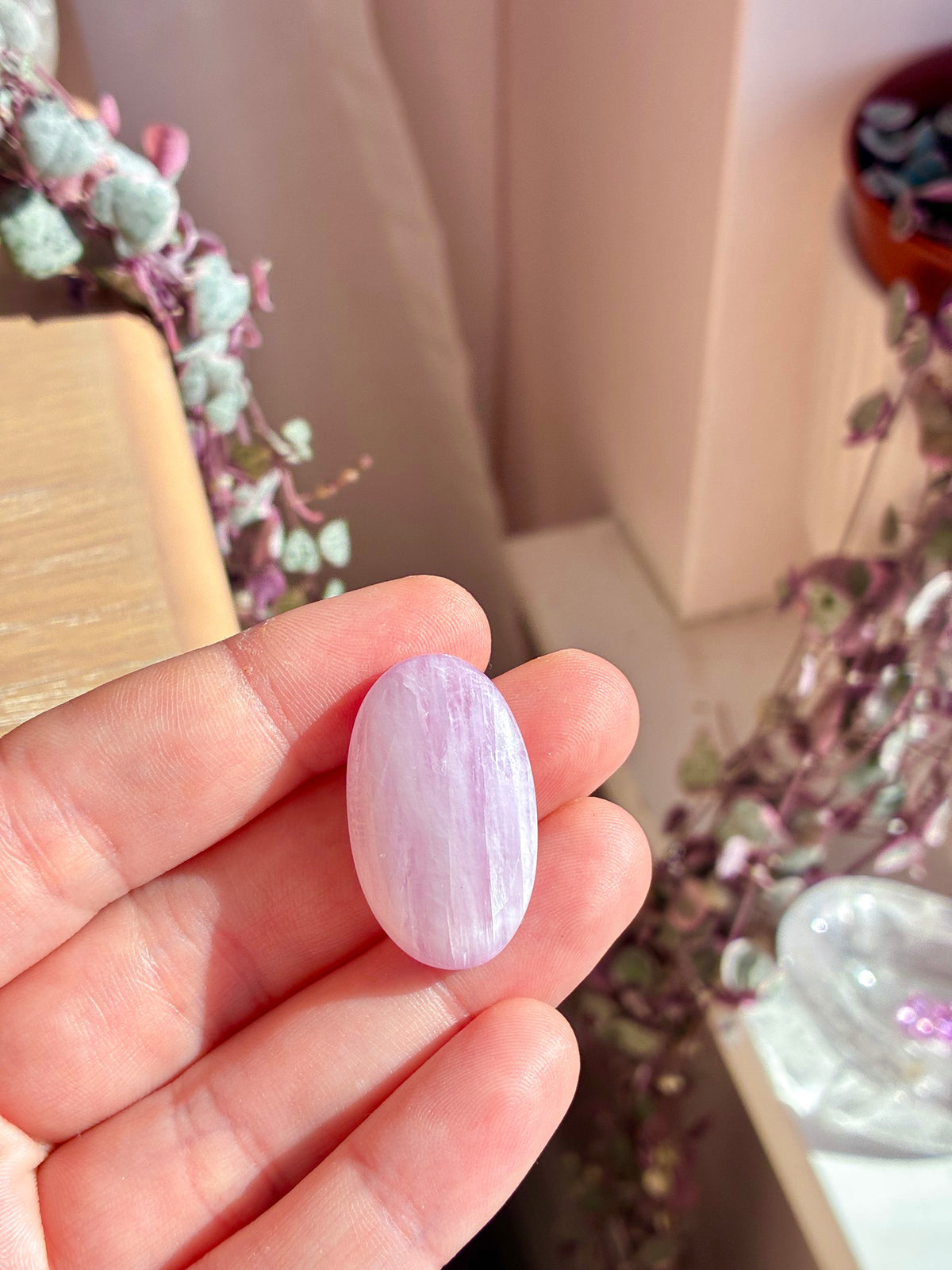 Kunzite palmstone