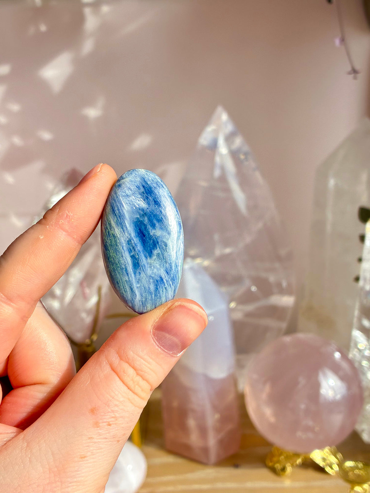 Kyanite palm