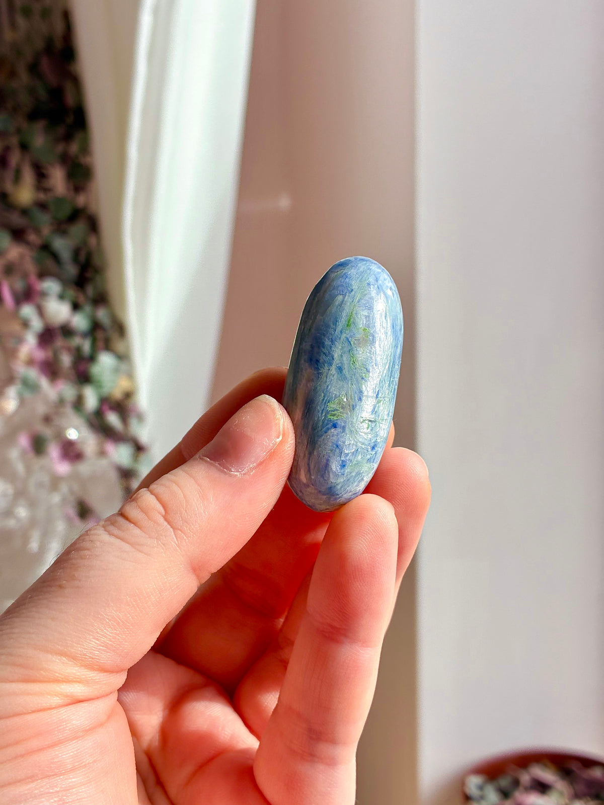 Kyanite lingham