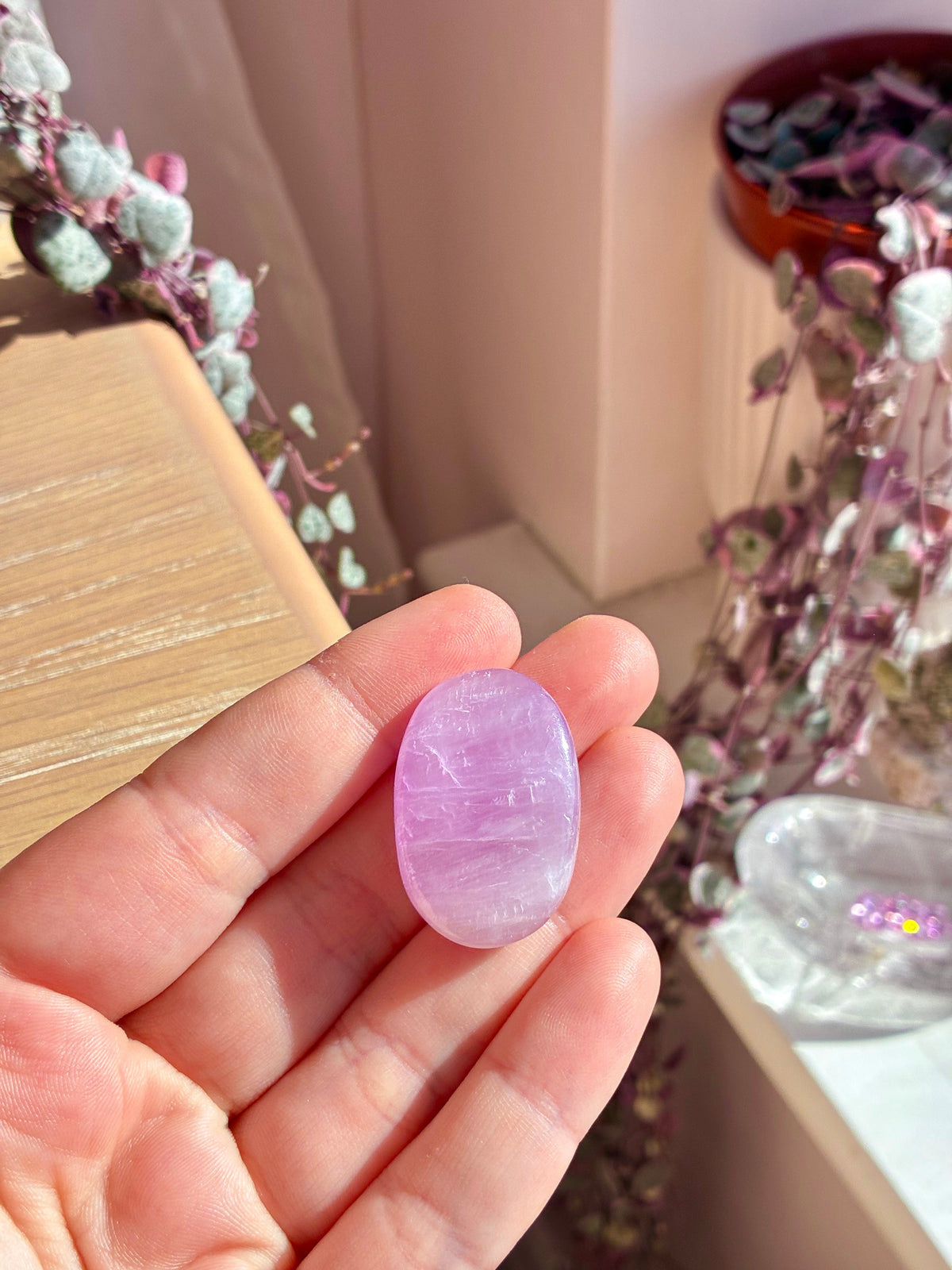 Kunzite palmstone