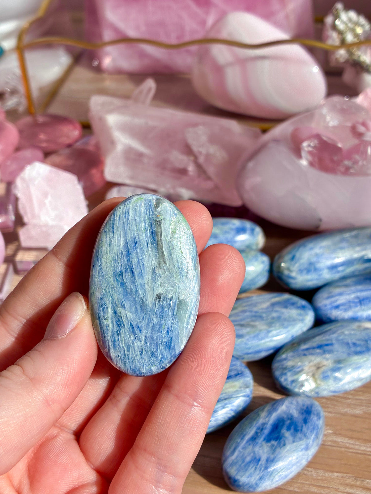 Kyanite palm