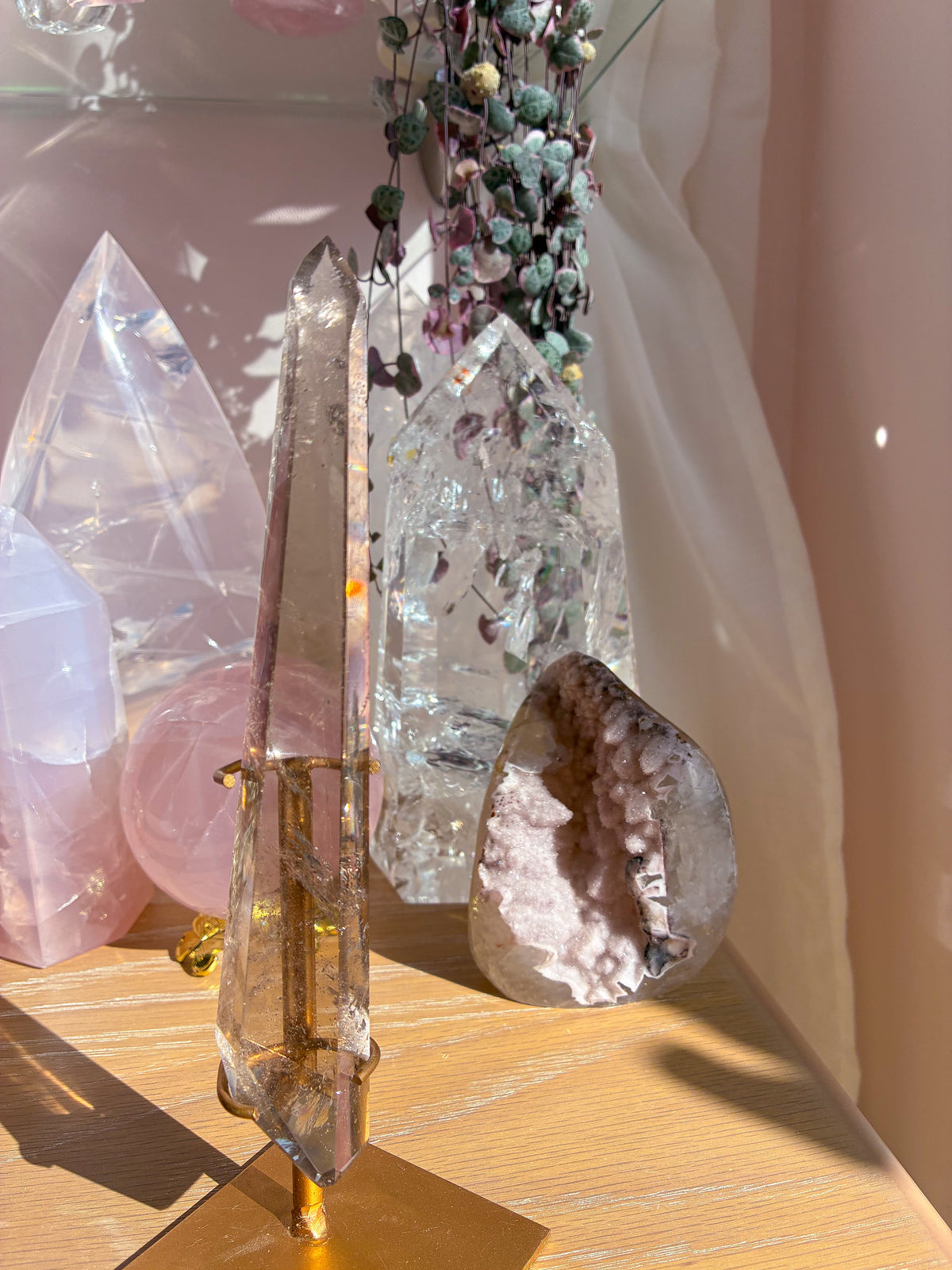 Smokey Lemurian on stand
