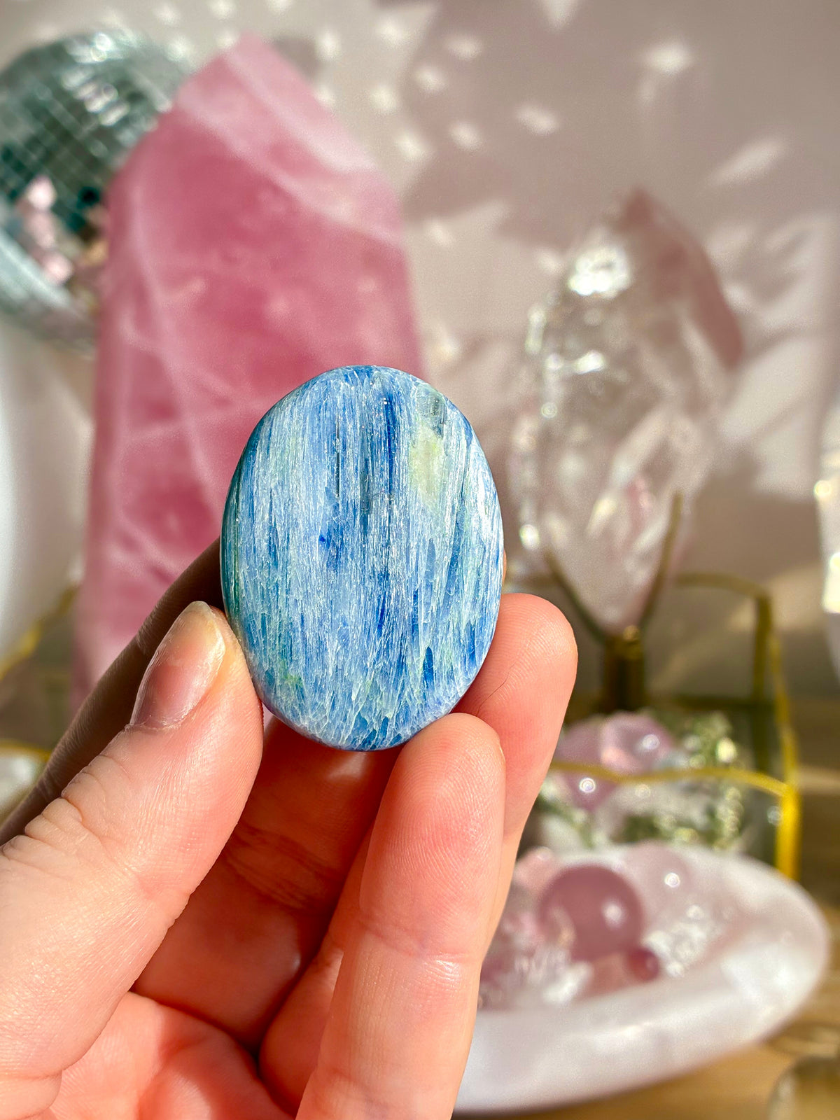 Kyanite palm