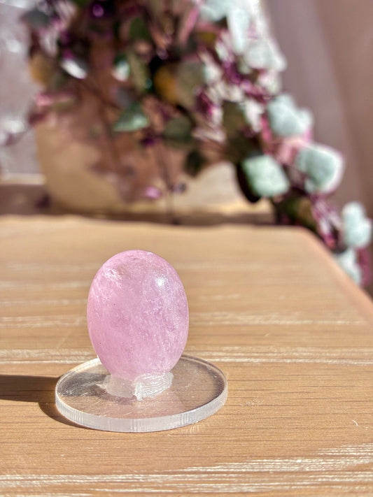 Morganite pebble