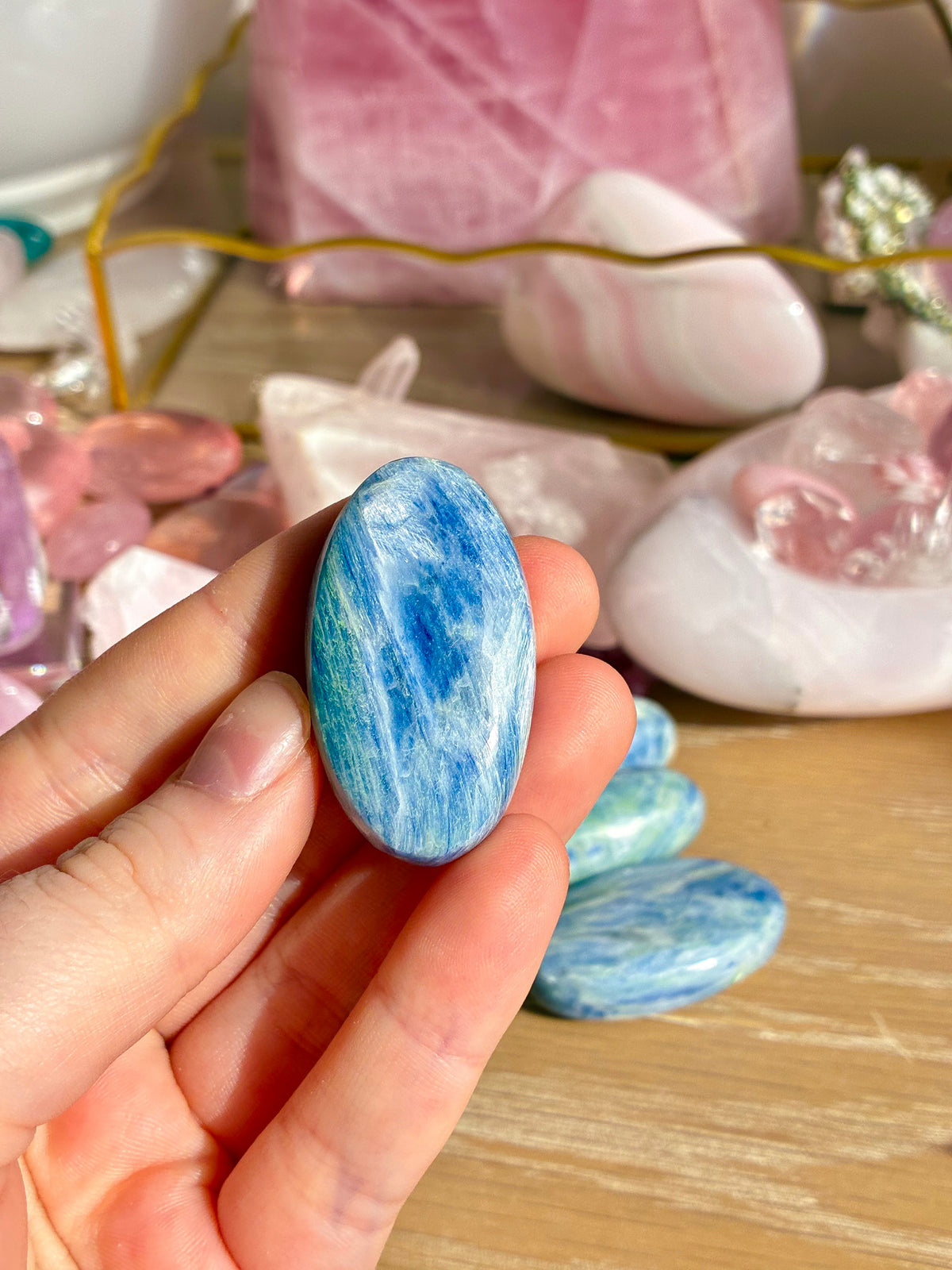 Kyanite palm