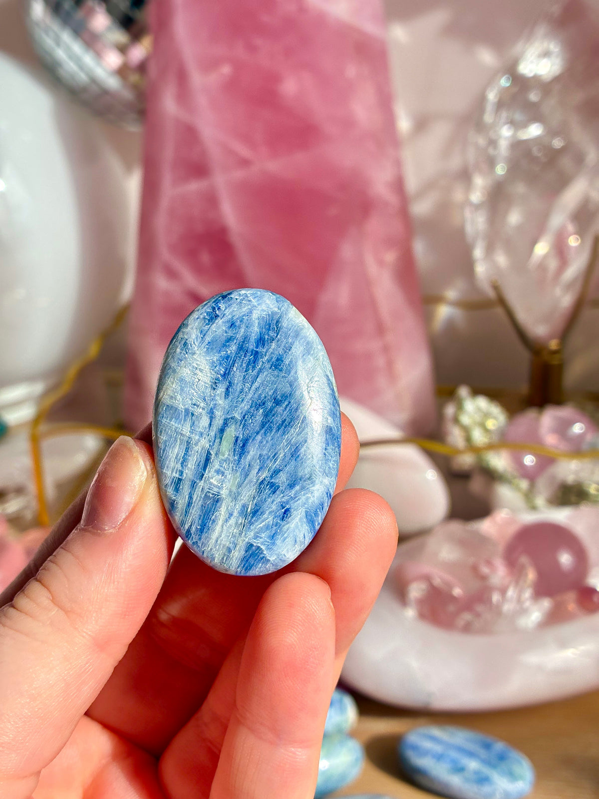 Kyanite palm