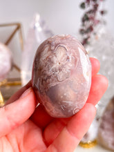 Load image into Gallery viewer, Flower Agate Palmstone
